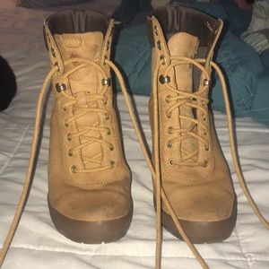 Women’s Timberland Camdale field boot